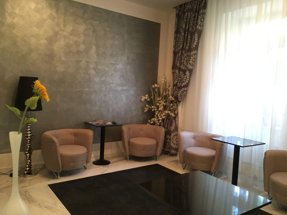 מלון Royal Plaza 3*