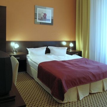 Royal Plaza מלון